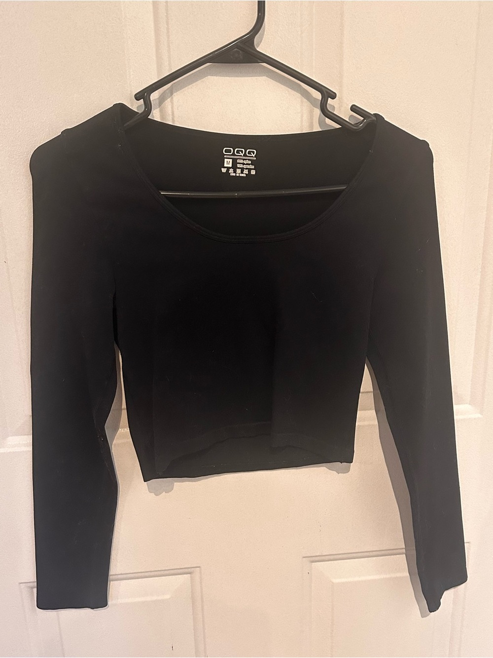 OQQ Long Sleeve Crop Top. Size M